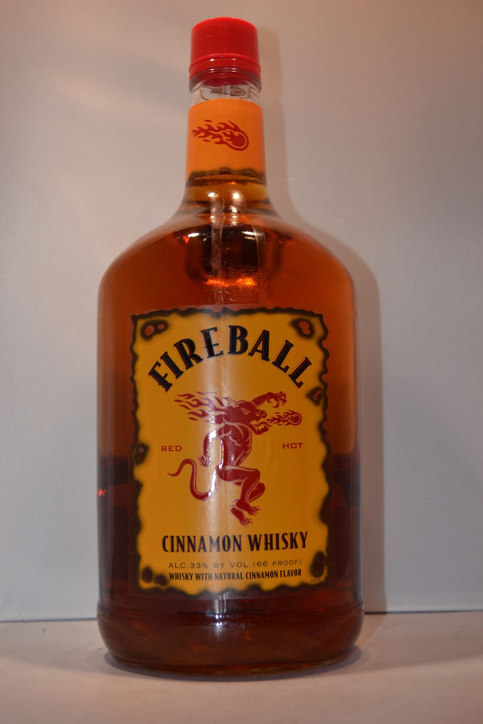 Fireball cinnamon whisky. Канадский виски фаербол. Канадский виски Fireball. Виски Fireball Cinnamon Whiskey. Виски с корицей Fireball.