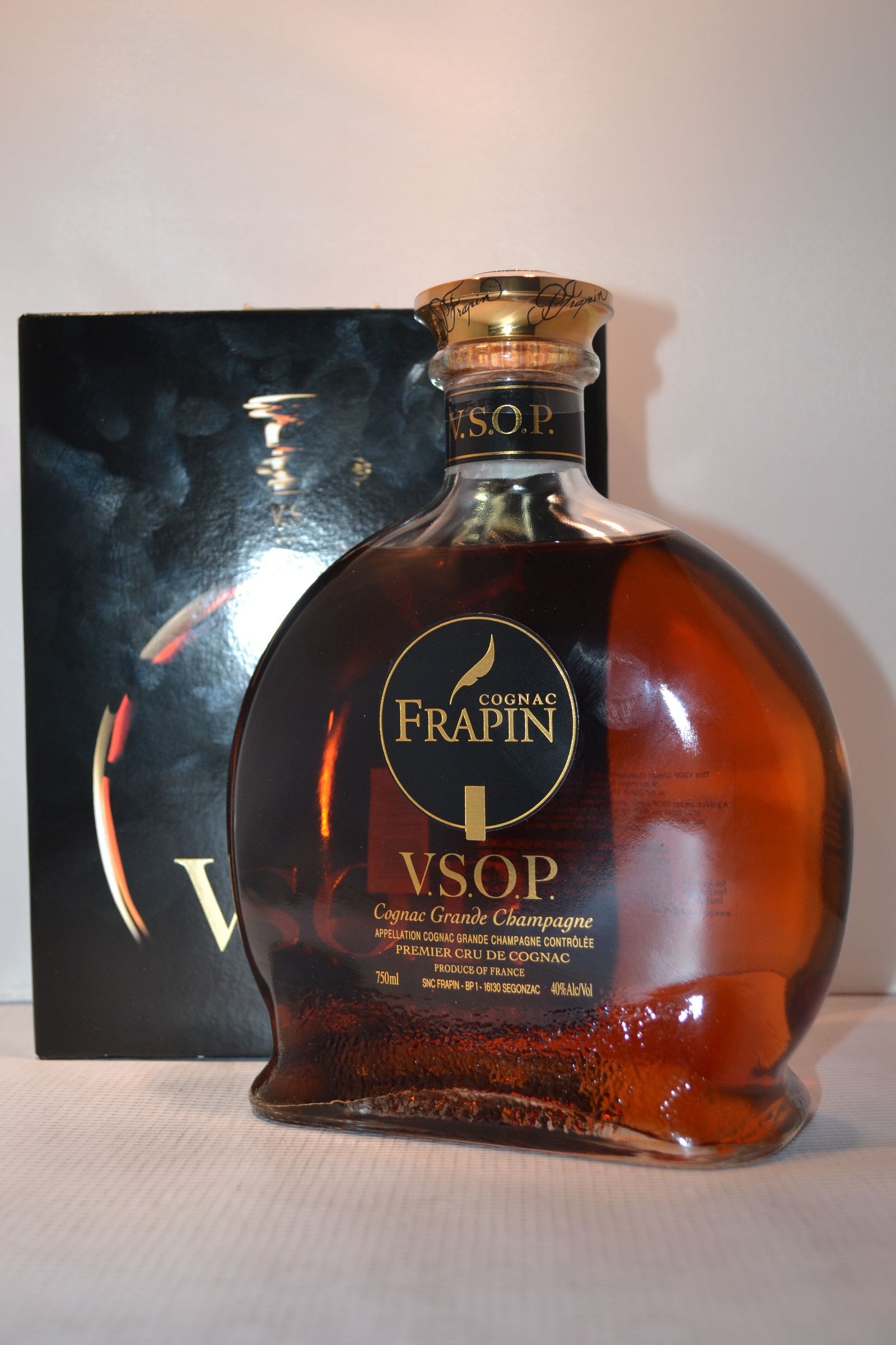 Frapin 0.7 цена. Frapin Cognac коньяк. Коньяк Фрапэн ВСОП. Frapin VSOP 2013. Коньяк Frapin VSOP.
